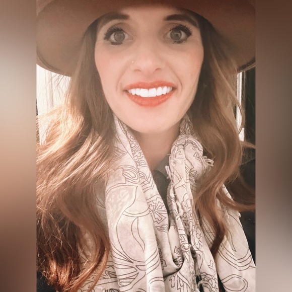 Meet your Posher, Jordan!! Who loves shopping and finding great deals! - Picture 5 of 7